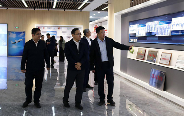 中国钢研党委副书记、总经理高宏斌一行 到航产集团调研